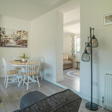 Stunning Modern Apartment In The Cotswolds Chalford Ngoại thất bức ảnh